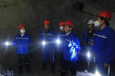 局黨委委員、副局長胡清樂深入宜昌公司杉西礦山開展技術調研與安全檢查